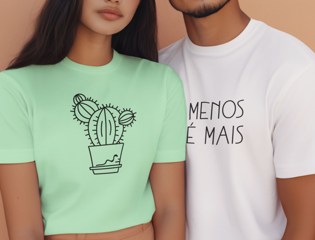 Uma mulher e um homem usando camisetas com estampas minimalistas